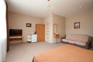 Гостиница Юлиана Евпатория Четырехместный номер с балконом-7