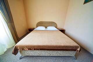 Гостиница Юлиана Евпатория Стандартный двухместный номер с 1 кроватью или 2 отдельными кроватями-1