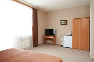 Гостиница Юлиана Евпатория Четырехместный номер с балконом-9