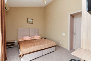 Гостиница Юлиана Евпатория Двухместный номер с 1 кроватью или 2 отдельными кроватями-2