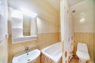 Гостиница Юлиана Евпатория Четырехместный номер с балконом-4