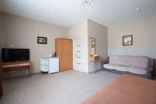 Гостиница Юлиана Евпатория Четырехместный номер с балконом-8