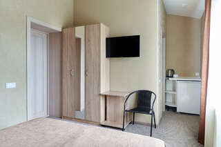 Гостиница Юлиана Евпатория Двухместный номер с 1 кроватью или 2 отдельными кроватями-3